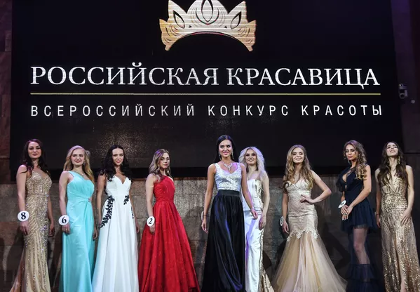 ロシアン・ビューティー2018」コンクール 授賞式に並ぶ参加者たち ロシアン・ビューティー2018」コンクール 授賞式に並ぶ参加者たち - Sputnik 日本