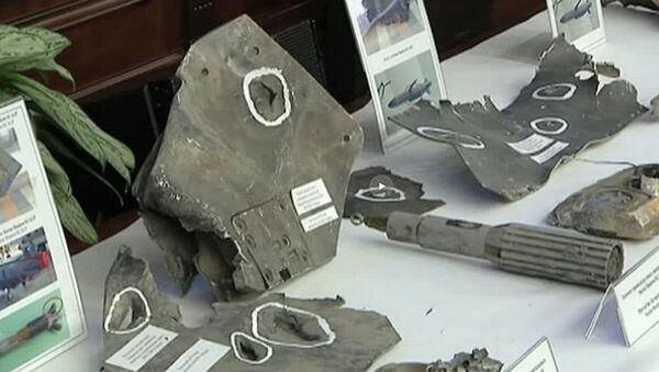 露軍参謀本部、シリアに発射された巡航ミサイルの破片を公開 - Sputnik 日本