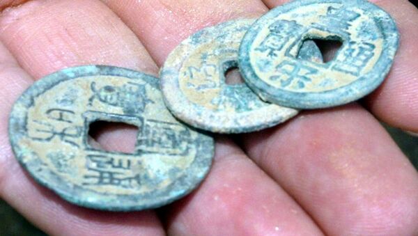 中国で畑仕事中に４００キロの古銭が見つかる - Sputnik 日本