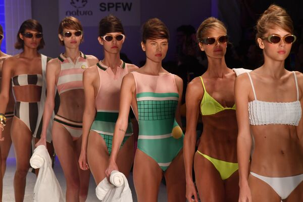ブラジル・サンパウロで開かれたファッションウィークのショーに参加するモデルたち - Sputnik 日本