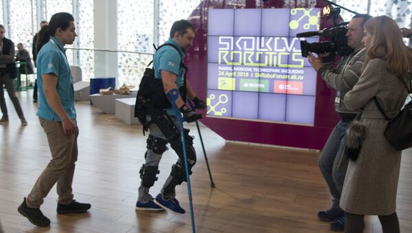 ロシアで運動器に障害がある人のための治療用パワードスーツの新型モデルが発表された。発表会はモスクワで開催された国際ロボティクス・フォーラムSkolkovo Roboticsで、開会前日の4月23日に行われた。 - Sputnik 日本