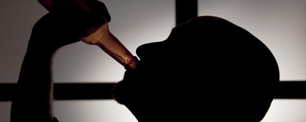 研究者「癌や髄膜炎、淋病などの危険な病気を引き起こす細菌がアルコールによって口の中で発生」 研究者「癌や髄膜炎、淋病などの危険な病気を引き起こす細菌がアルコールによって口の中で発生」 - Sputnik 日本