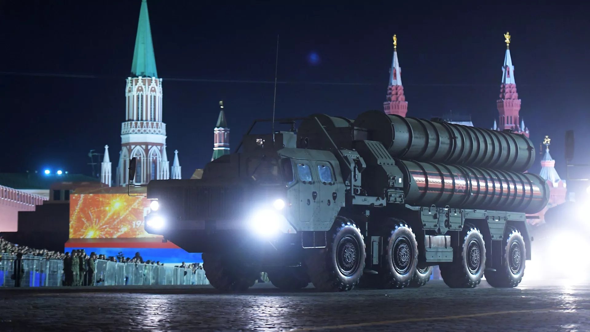 ロシアの長距離地対空ミサイル発射システム「S-400」