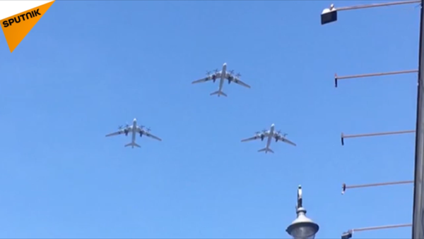 戦勝記念パレード準備　飛行機とヘリがモスクワ上空を飛行 - Sputnik 日本