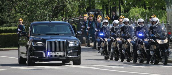 プーチン氏　大統領就任式に国産新車で - Sputnik 日本