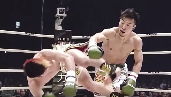 日本のキックボクサーが、「クレイジー」な攻撃で相手のダウンを奪う - Sputnik 日本