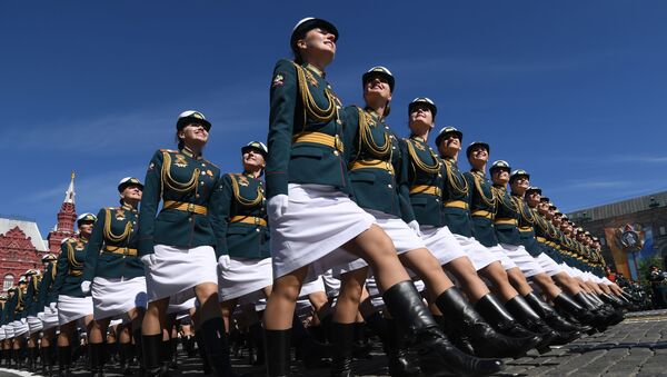 戦勝記念軍事パレードで行進するロシア国防省軍事大学の女性士官候補生 - Sputnik 日本