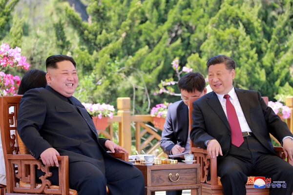 中国の習近平国家主席と会談する北朝鮮の金正恩朝鮮労働党委員長。中国で - Sputnik 日本