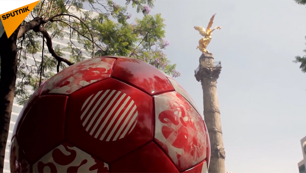 W杯へGO！　メキシコから巨大サッカーボールがモスクワへ - Sputnik 日本
