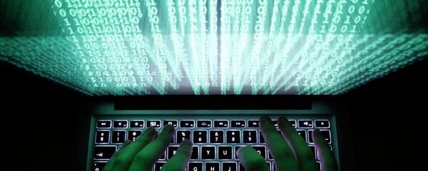 A man types on a computer keyboard - Sputnik 日本