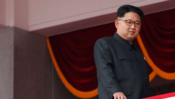 Лидер КНДР Ким Чен Ын на параде после завершения съезда Трудовой партии в Пхеньяне - Sputnik 日本