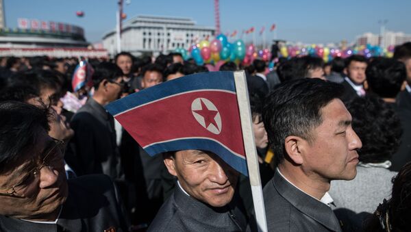 Жители города во время торжественной церемонии открытия нового жилого комплекса на улице Ремен в Пхеньяне - Sputnik 日本