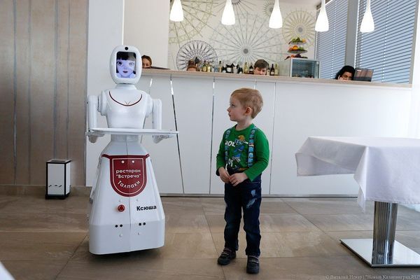 ロボット「クシューシャ」と子供 ロボット「クシューシャ」と子供 - Sputnik 日本