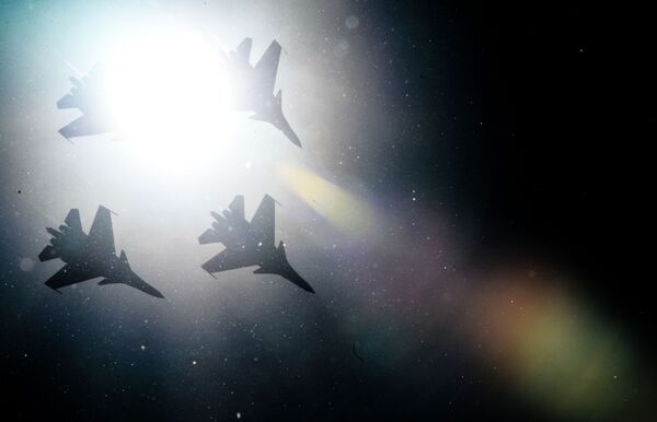 ロシア空軍の展示飛行チームの「ルースキエ・ヴィーチャズィ」の戦闘機「スホーイ３０ＳＭ」。ロシア・モスクワ - Sputnik 日本