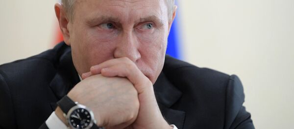 Президент РФ Владимир Путин во время совещания, посвященного ликвидации последствий пожара в ТЦ Зимняя вишня в Кемерово Президент РФ Владимир Путин во время совещания, посвященного ликвидации последствий пожара в ТЦ Зимняя вишня в Кемерово - Sputnik 日本