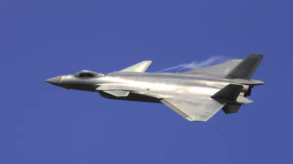 中国の戦闘機、露で酷評
