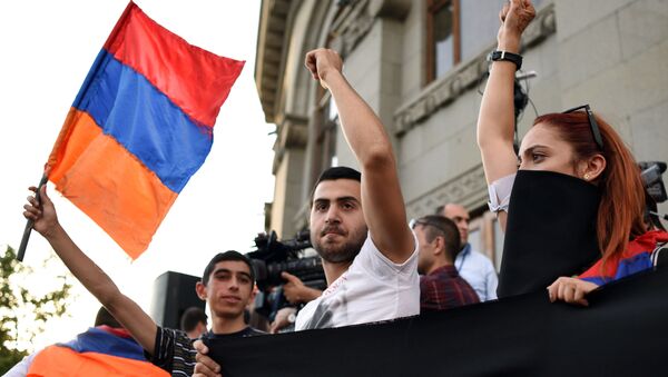 アルメニア首都エレヴァンでの抗議行動続く - Sputnik 日本