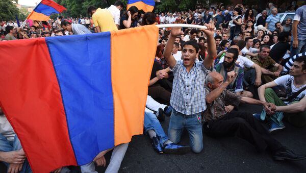 Демонстраторы на улицах Еревана - Sputnik 日本