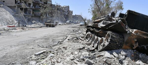 Уничтоженная военная техника в освобожденном лагере палестинских беженцев Ярмук на юге Дамаска - Sputnik 日本