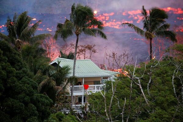 ハワイ島のキラウェア火山噴火が続き家の近くを流れる溶岩 - Sputnik 日本