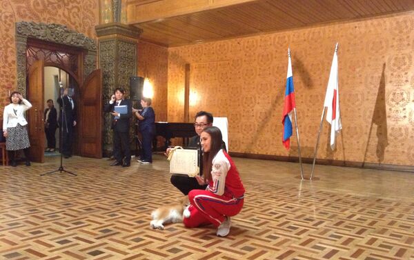ザギトワに秋田犬のマサルが贈呈 - Sputnik 日本