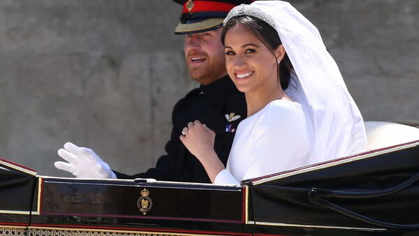 Meghan Markle and Prince Harry ride in an Ascot Landau carriage at Windsor Castle after their wedding in Windsor, Britain, May 19, 2018 - Sputnik 日本