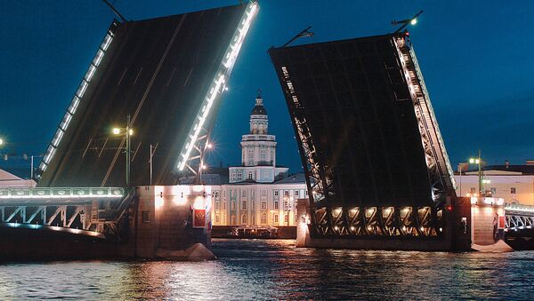Дворцовый мост через Неву в Санкт-Петербурге - Sputnik 日本