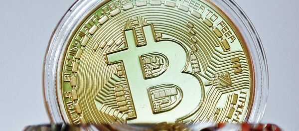 ビットコイン価格　心理的指標を割り込む　１年１カ月ぶり - Sputnik 日本