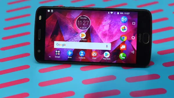 スマートフォン「Moto Z2 Force」