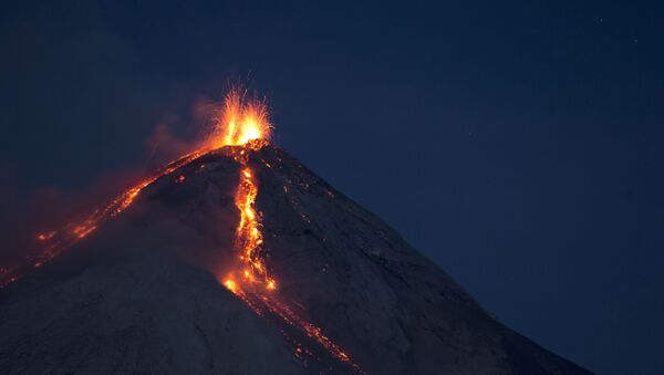 グアテマラのフエゴ山噴火で死者２５人に　【写真・動画】 - Sputnik 日本