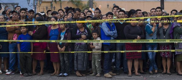 グアテマラ、フエゴ火山噴火で死者多数　大統領が３日間の国喪を宣言 - Sputnik 日本