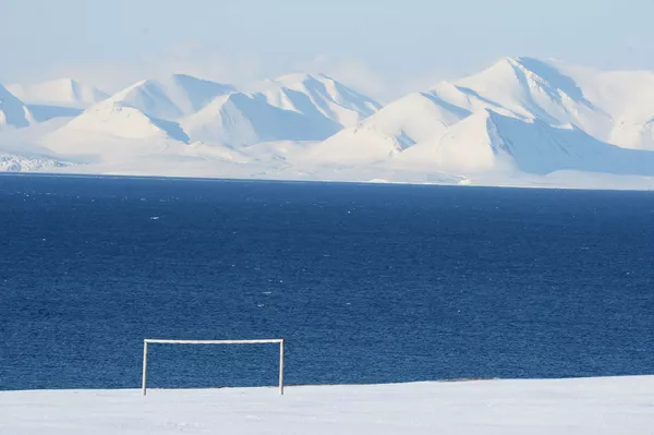 炭鉱の町バレンツブルクのサッカー・ゴール、スピッツベルゲン島 炭鉱の町バレンツブルクのサッカー・ゴール、スピッツベルゲン島 - Sputnik 日本