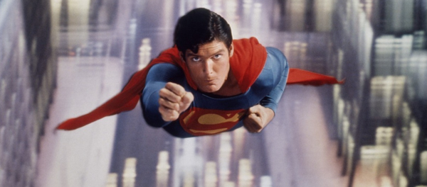 Кадр из фильма 1978 года Супермен с Кристофером Ривом Кадр из фильма 1978 года Супермен с Кристофером Ривом - Sputnik 日本