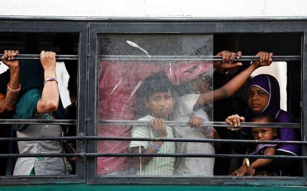 バスの乗客。インド・ニューデリー - Sputnik 日本