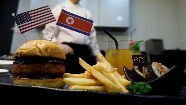 Бургер Трамп-Ким в Сингапуре - Sputnik 日本