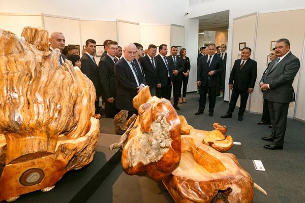 トゥヴァ共和国でショイグ国防相が制作した芸術作品の展覧会が開幕 トゥヴァ共和国でショイグ国防相が制作した芸術作品の展覧会が開幕 - Sputnik 日本