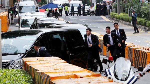 警護に囲まれた正恩氏の車、シンガポールで激撮 - Sputnik 日本