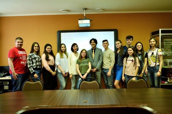 濱田さんと、日本語を学ぶサランスクの市民ボランティアの皆さん - Sputnik 日本