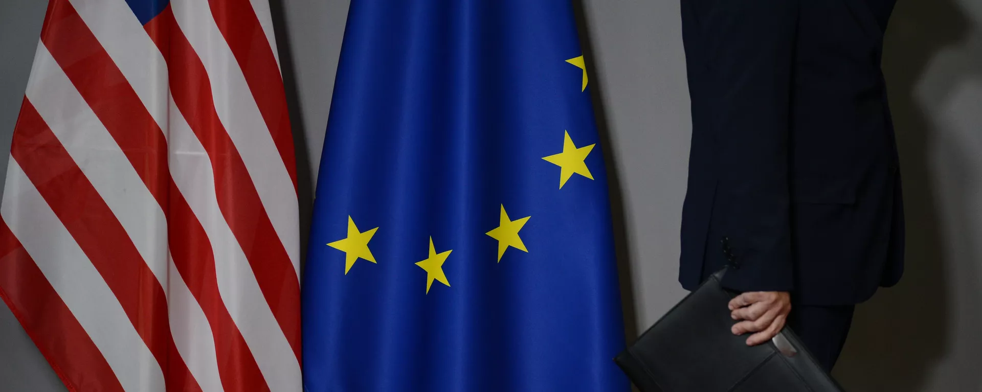 米国とEUの旗 - Sputnik 日本, 1920, 16.10.2022