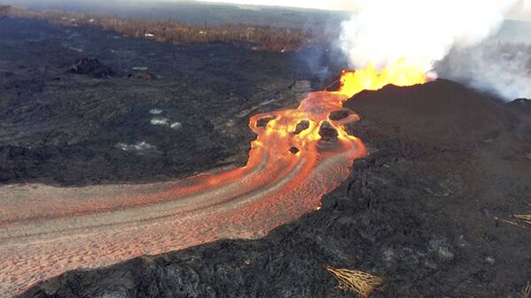 ハワイ島キラウエア火山から噴出する溶岩 - Sputnik 日本