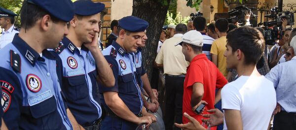 アルメニア首都、抗議市民が3つの要求項目を掲げる アルメニア首都、抗議市民が3つの要求項目を掲げる - Sputnik 日本