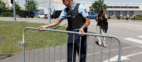 フランスでガス工場襲撃 犯人はイスラム過激派の旗を持っていた 犠牲者も フランスでガス工場襲撃 犯人はイスラム過激派の旗を持っていた 犠牲者も - Sputnik 日本