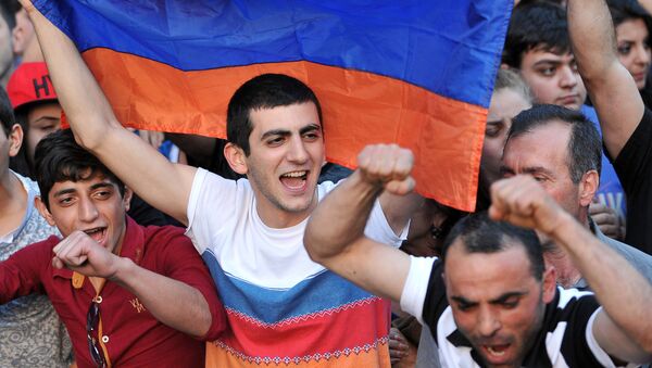 アルメニア政府　デモ参加者の要求に歩み寄る - Sputnik 日本
