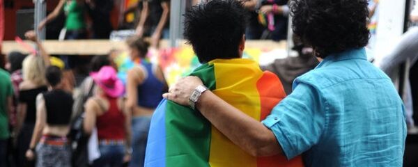 エリザベス女王、同性愛者5万人を死後恩赦 - Sputnik 日本