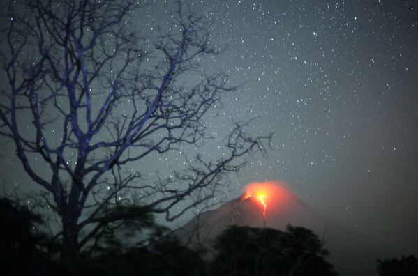 スマトラ島のシナブン山で、噴火 - Sputnik 日本