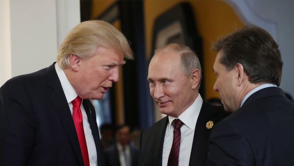 El presidente de EEUU, Donald Trump, y su homólogo ruso, Vladímir Putin - Sputnik 日本