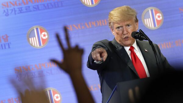 Donald Trump beim Pressebriefing nach US-Nordkorea-Gipfel, 12. Juni 2018 - Sputnik 日本