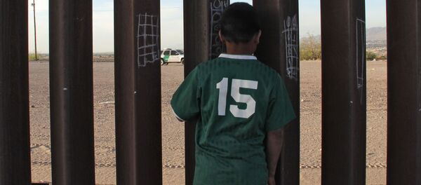 米 人権活動家ら、テントに収容された移民の子供に面会を許されず 米 人権活動家ら、テントに収容された移民の子供に面会を許されず - Sputnik 日本