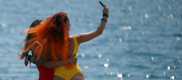 最も露出過多な写真撮影を女性に強いるものは何か、学者らが明らかに - Sputnik 日本