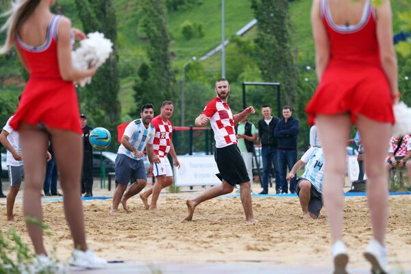 アルゼンチン、クロアチア、ロシアのサポーターらがビーチサッカーで親善試合 - Sputnik 日本